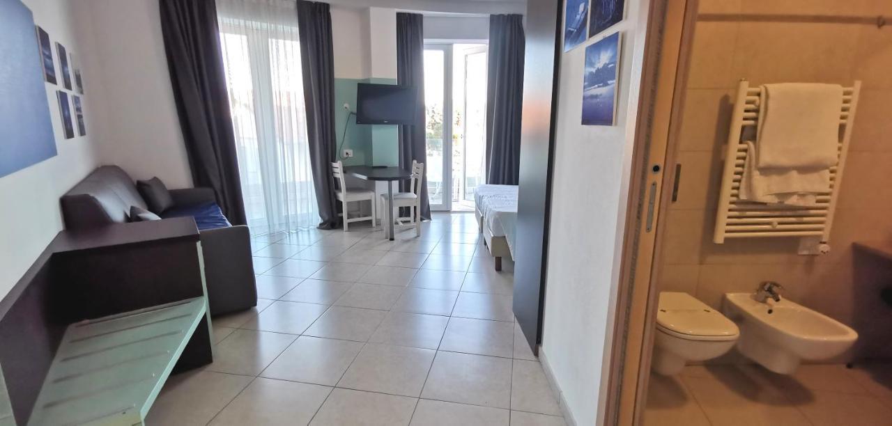 Hotel Oceanomare Punta Marina Kültér fotó